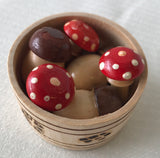 Wooden Basket od Mushrooms