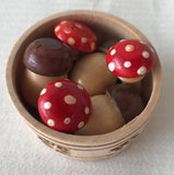 Wooden Basket od Mushrooms