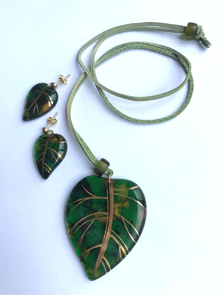 Leaf Design Glass Pendant with Earrings