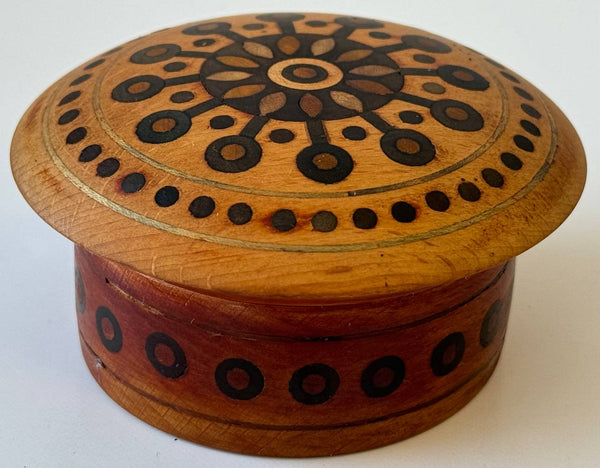 Small Round Wooden Box with inlay (Vintage)