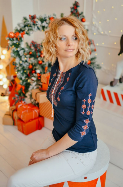Ladies ¾ sleeve Ornament shirt red on blue